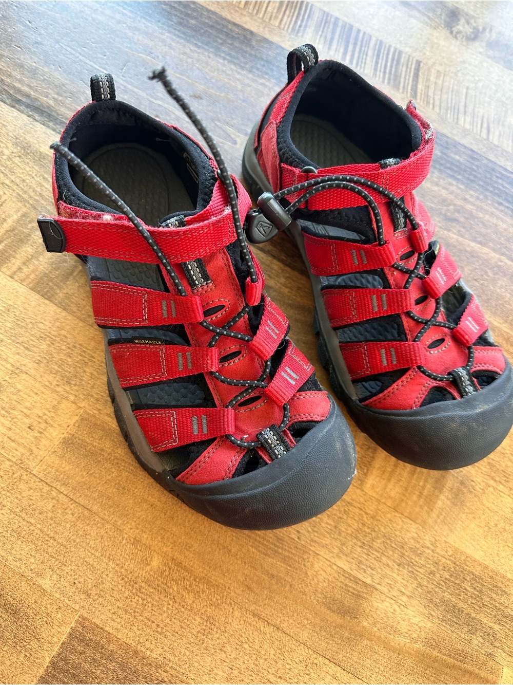 Keen Red and Black Kids Outdoor Sandals-missing one draw cord toggle 5